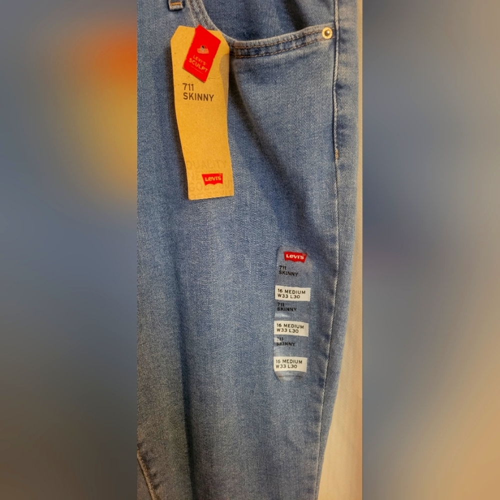 NWT Levi's Skinny Blue Jean
